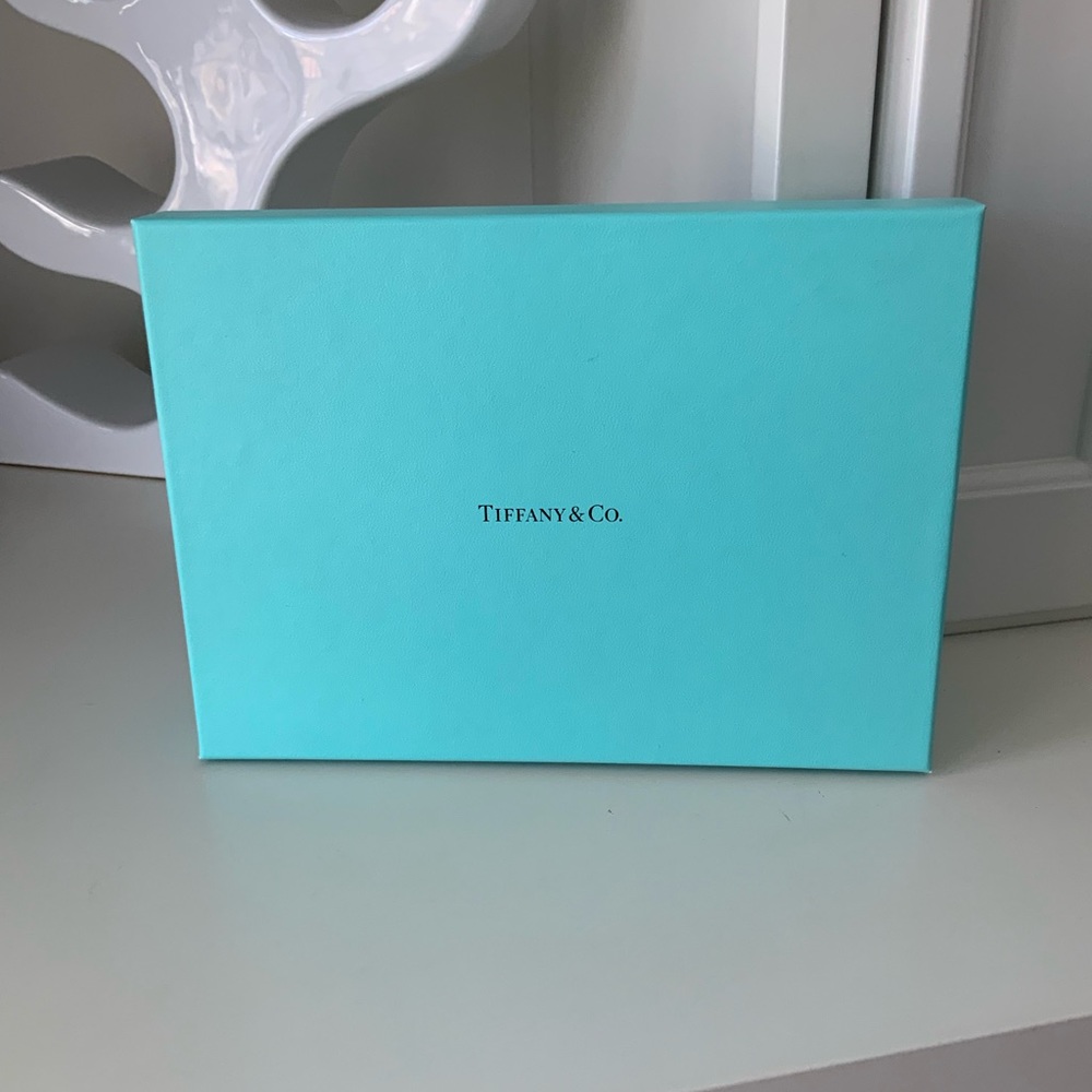 TIFFANY & CO. Medium Gift Box BRAND NEW